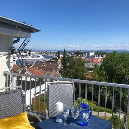 Olav Kyrres Gate 39 2 Etg 4 Soverom Ved Taket Av
