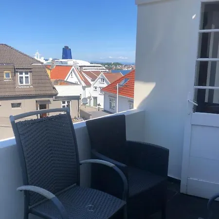 Olav Kyrres Gate 39 2 Etg 4 Soverom Ved Taket Av Stavanger